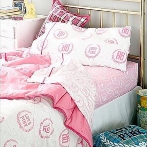 IM IN SEARCH OF VS PINK BEDDING - Picture 2 of 6